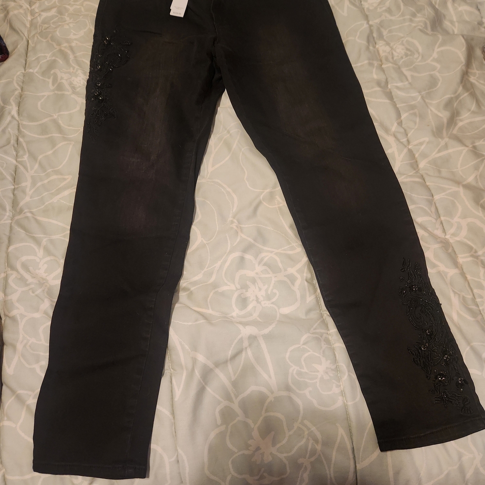 White House Black Market NWT Black Skinny Jeans with Beaded Floral Spar Appliqué